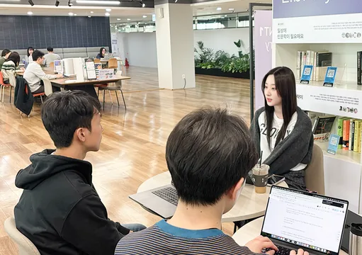 애슬러 인터뷰 모습